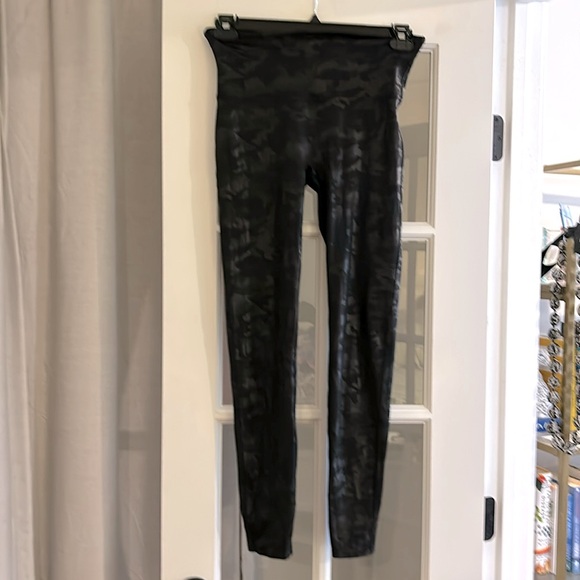 Spanx Camo faux Leather Leggings - Picture 1 of 3
